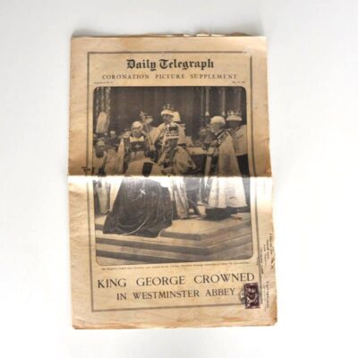 The Daily Telegraph mit der Krönung King Georges