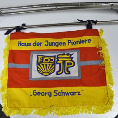 Fanfare der Freien Deutschen Jugend FDJ der DDR inkl. Banner