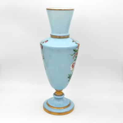 Balustervase aus Milchglas