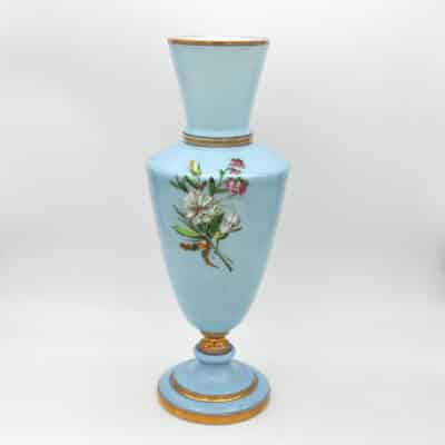 Balustervase aus Milchglas