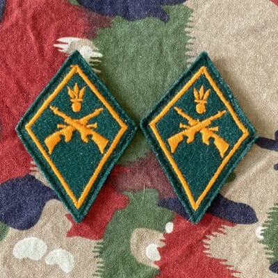 Kragenspiegel Mitrailleur Ord.1972 Infanterie